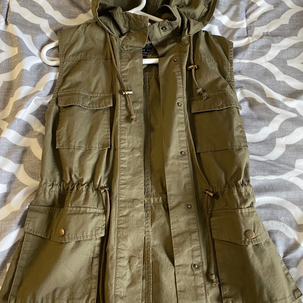 army green vest size small
